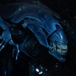 Aliens Queen Xenomorph Deluxe Action Figure